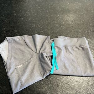 Graphite Figs Scrub Set - L Catarina Top and L Livingston Pants